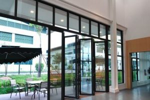 可推拉式屏風落地窗設(shè)計