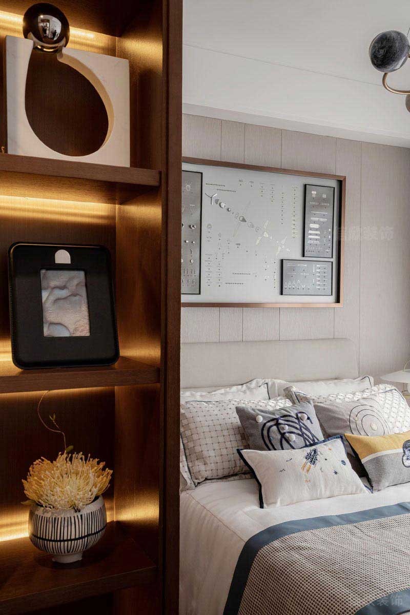 我臥室現(xiàn)代米黃色床頭背景設(shè)計