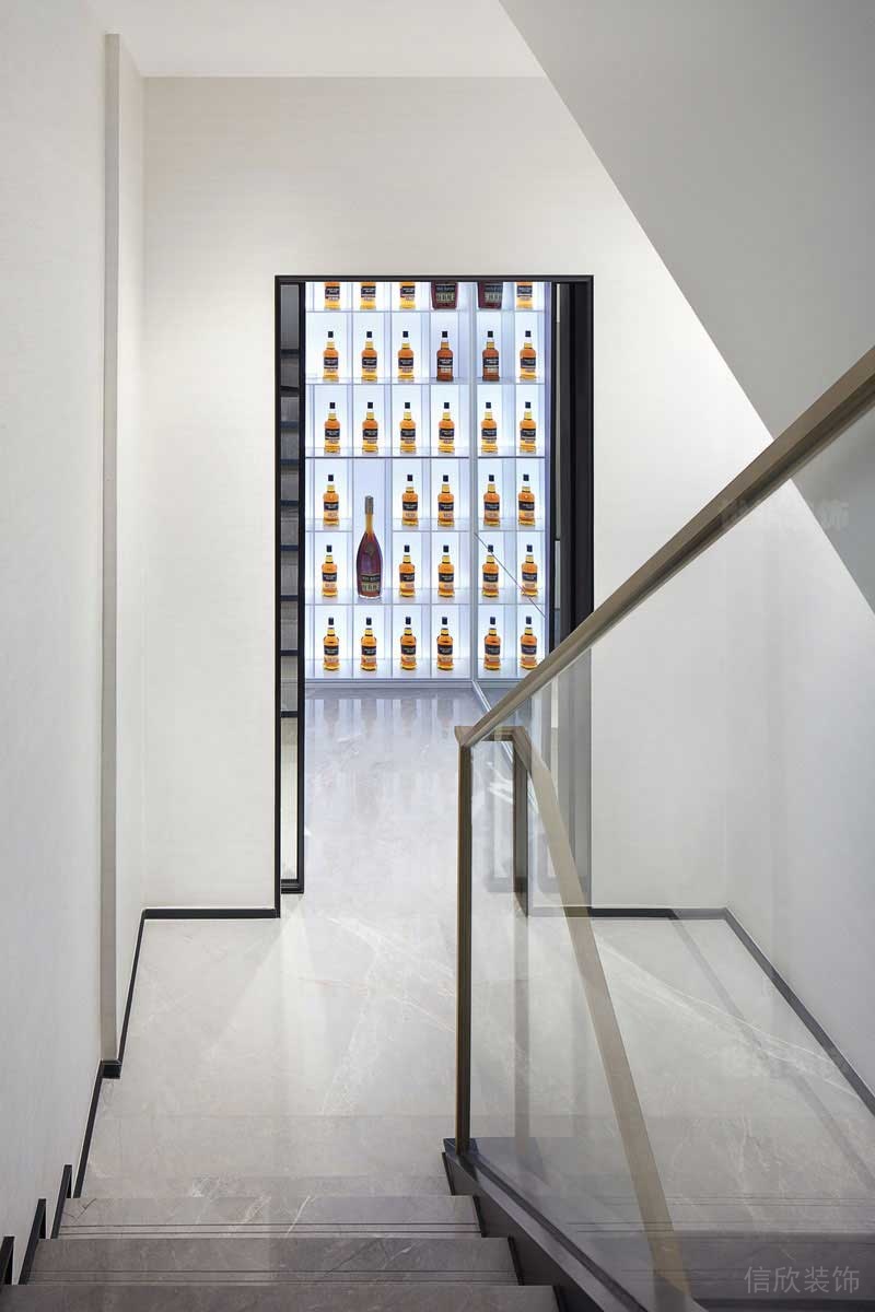 現(xiàn)代風(fēng)格餐飲空間樓梯玻璃扶手