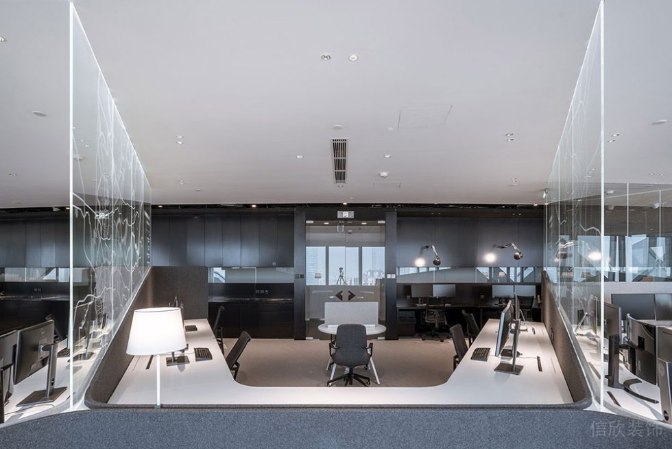 現(xiàn)代風格商務辦公空間員工辦公區(qū)裝修圖