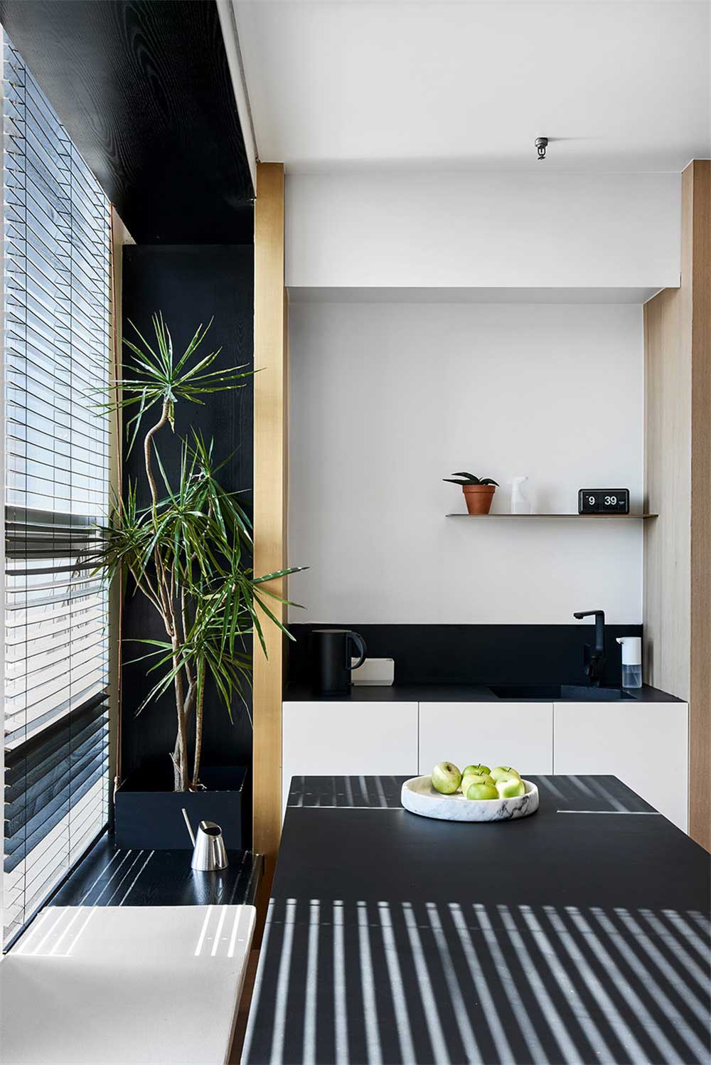 現(xiàn)代家庭公寓式辦公室裝修設(shè)計(jì)水吧臺(tái)