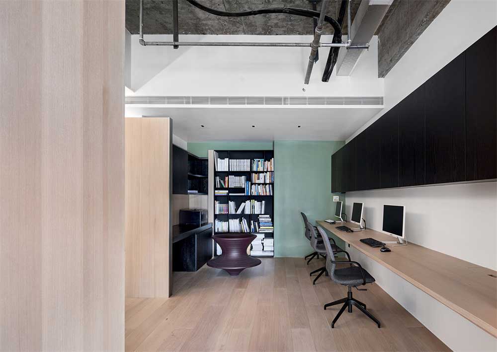 現(xiàn)代家庭公寓式辦公室裝修設(shè)計(jì)工作區(qū)