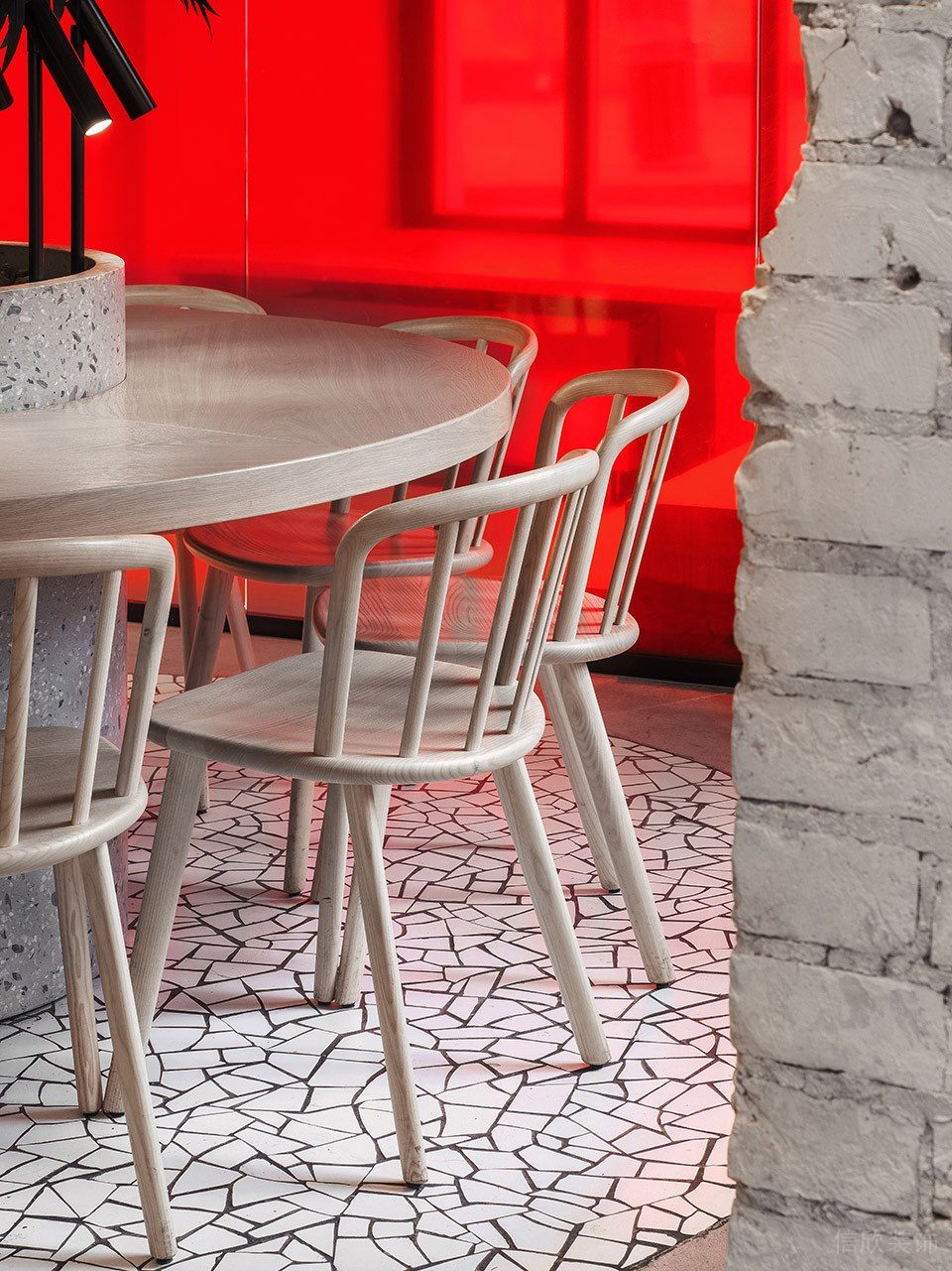 深圳龍崗百合山莊工業(yè)風(fēng)披薩店裝修案例原木色餐椅 深圳龍崗百合山莊工業(yè)風(fēng)披薩店裝修案例原木色餐椅