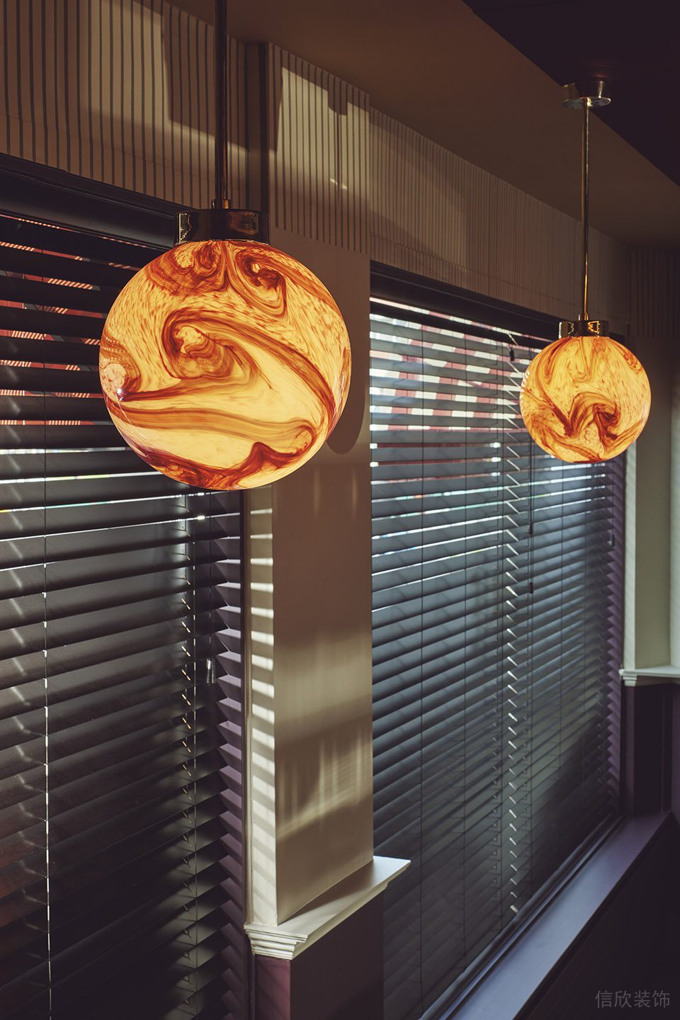 深圳南山街角酒吧店鋪燈具裝修設(shè)計